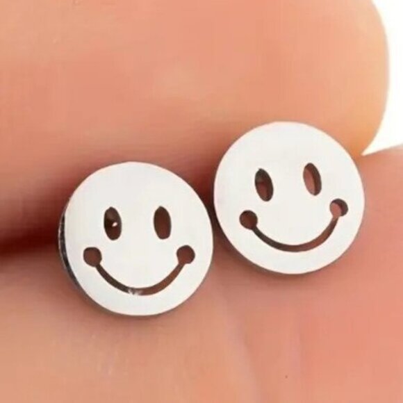 Smiley Face Stud Earrings Round Silver Tone One Size New - Picture 9 of 11